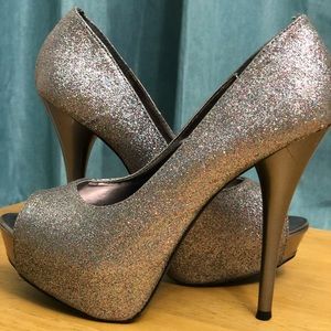 Size 5.5 diba east Silver Glitter Heels